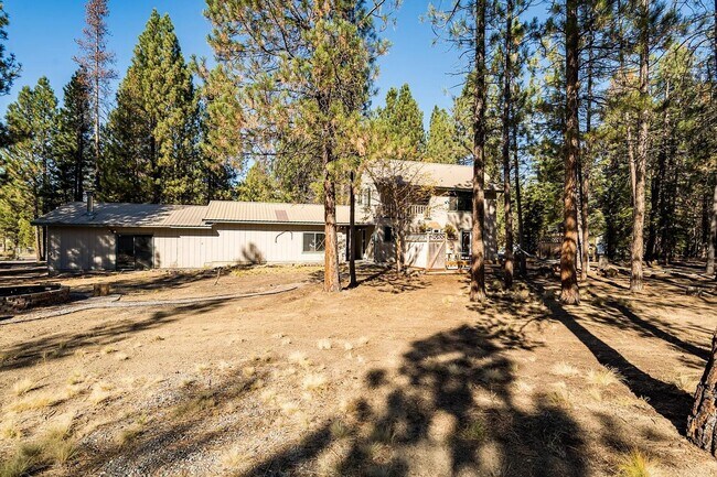 Building Photo - Beautiful Home- Backs up to BLM Land