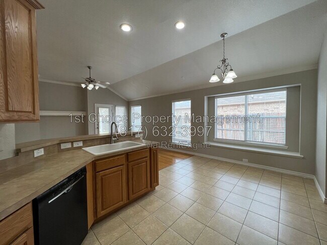 Building Photo - 405 Willow Vista Dr