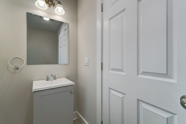 Building Photo - Newly Renovated Single Family available Now!