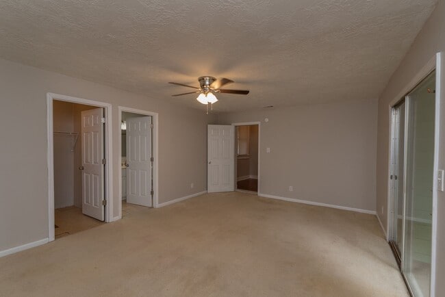 Building Photo - 4 bed/2 bath single-family home for lease ...