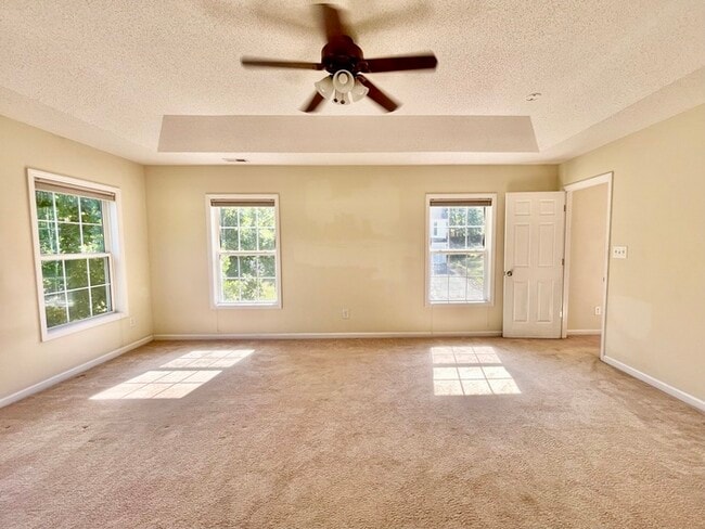 Building Photo - 806 Northwood Hills Ave