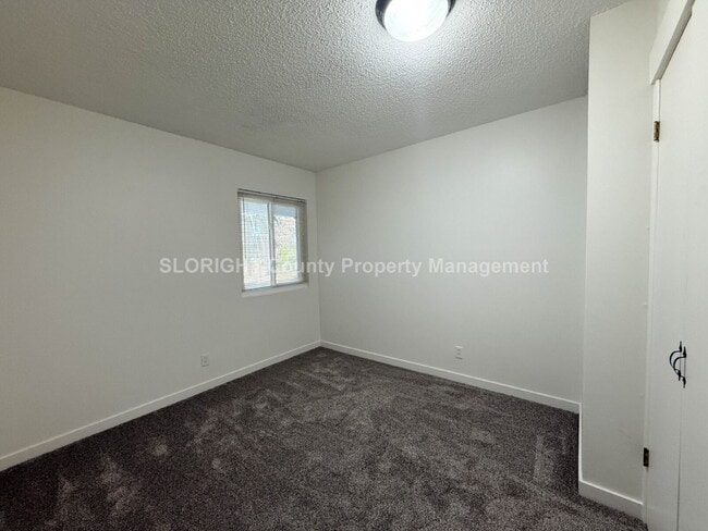 Building Photo - AVAILABLE DECEMBER - Spacious 4-Bed, 3-Bat...