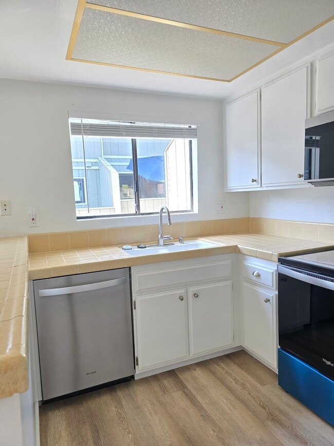 Building Photo - 714 N Irena Ave