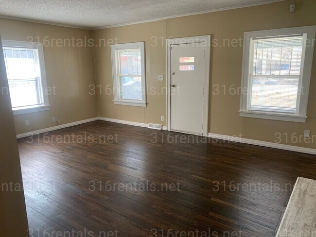 Building Photo - 830 N Pershing Ave