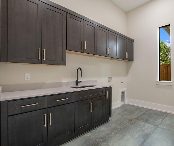 Building Photo - 4208 Allencrest Ln