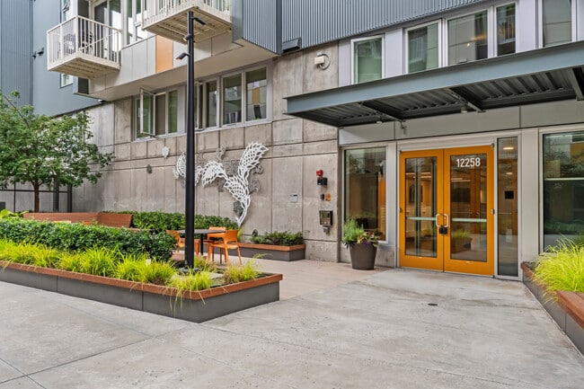 Building Photo - 12258 NE 12th Ln