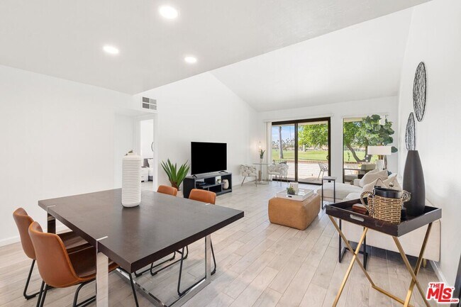 Building Photo - 43 Cll Encinitas