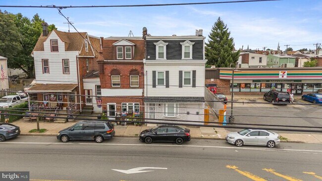 Building Photo - 2652 Bridge St