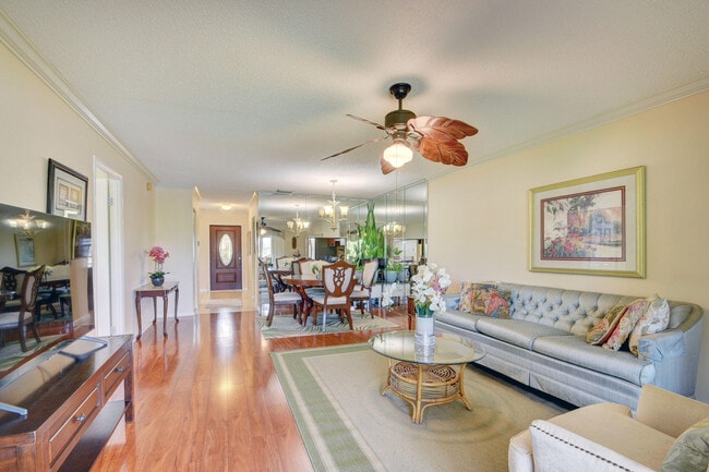 Building Photo - 219 Lake Meryl Dr