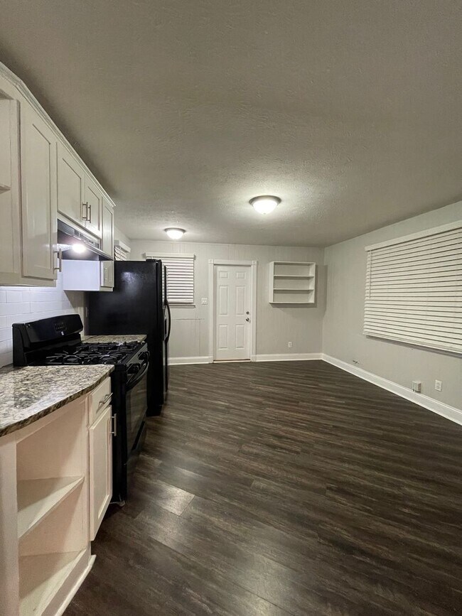 Building Photo - 3461 Dundale Rd