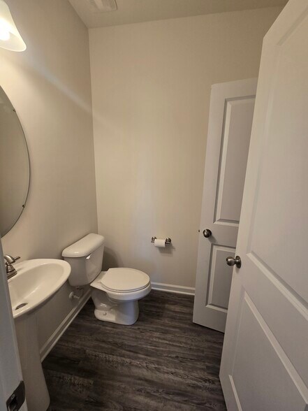 Building Photo - 253 Cramerton Mills Pkwy