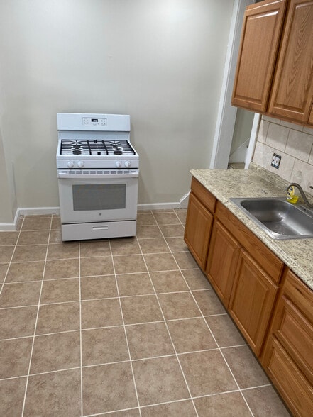 Building Photo - 31 Bryn Mawr Ave