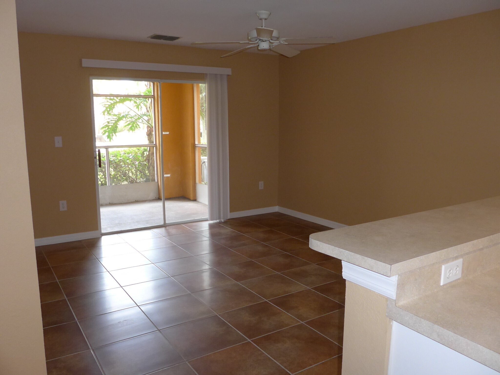 Building Photo - 5475 Vineland Rd