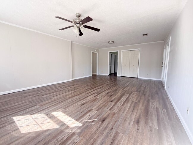 Building Photo - Spacious 3-Bedroom Home with Screened-In Porch and Ample Parking in Cookeville