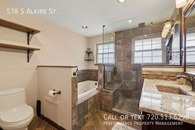 Building Photo - 538 S Alkire St