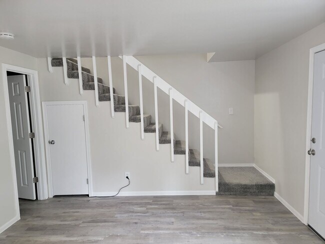 Building Photo - 186-02 Bending