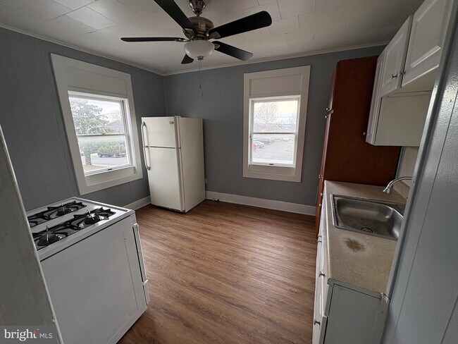 Building Photo - 2713 Hammonds Ferry Rd