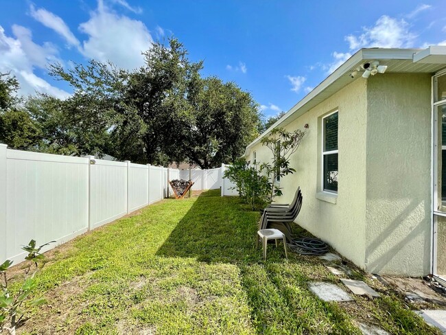 Building Photo - Gorgeous 3/2 Pool Home in Apopka's Parkside at Errol Estate!