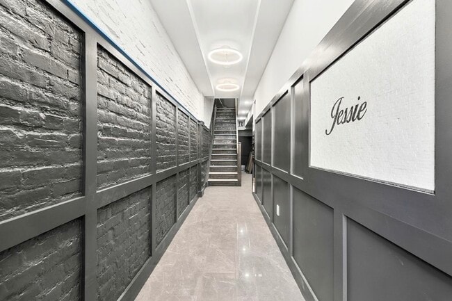 Building Photo - 166 1st Ave