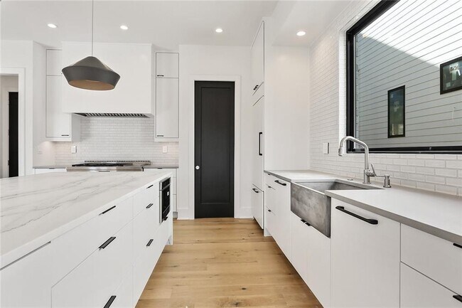 Building Photo - 2985 Lookout Pl NE