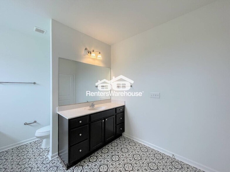 Building Photo - 1713 Dresdon Ln