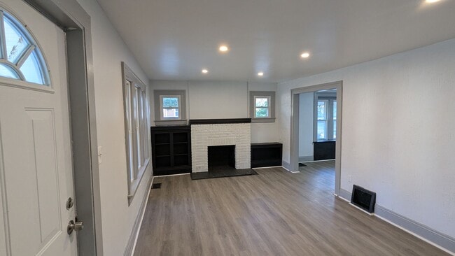 Building Photo - Welcome to this newly renovated gem locate...