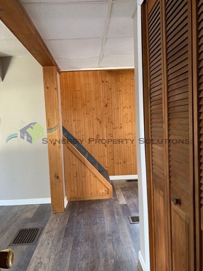 Building Photo - Rental Available!