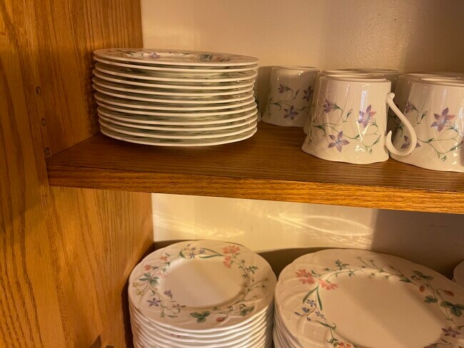 fine dinner ware - 23437 Vanowen St