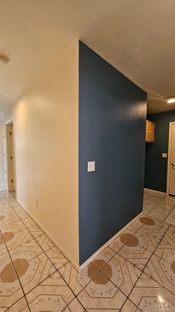 Building Photo - 3 bed 2 bath