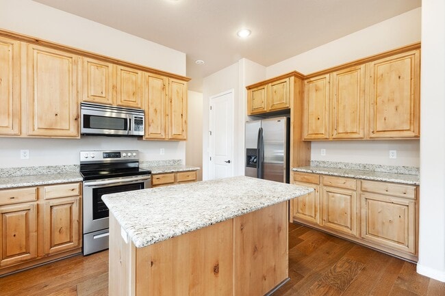 Building Photo - 4 Bedroom, 2 Bathroom Home in Timber Ridge