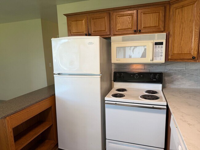 Building Photo - Updated 2 bedroom 1 bath duplex in Eugene!  $500 OFF YOUR FIRST MONTH'S RENT!