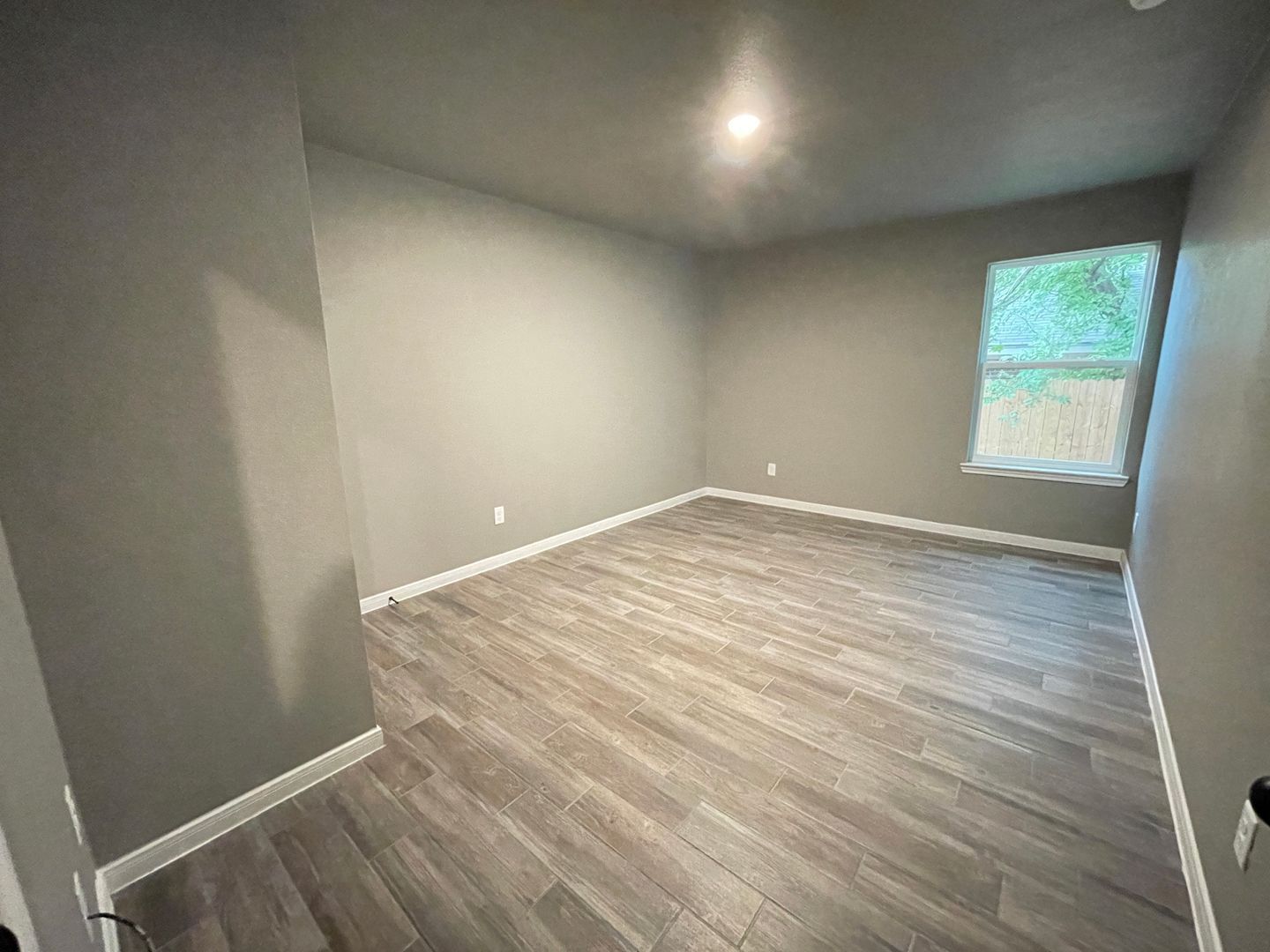 Building Photo - 208 W Beeline Ln