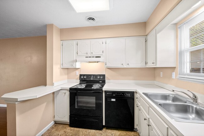 Building Photo - 2 Bedroom Condo For Rent Near Post!