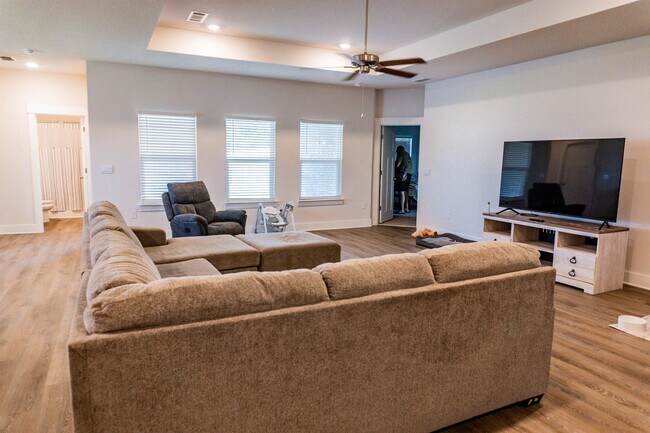 Building Photo - 1109 Shoal River Dr