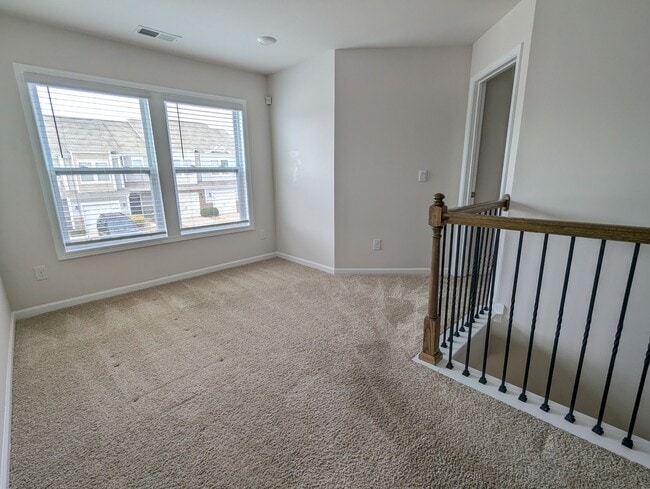 Building Photo - 2 Planters Pl