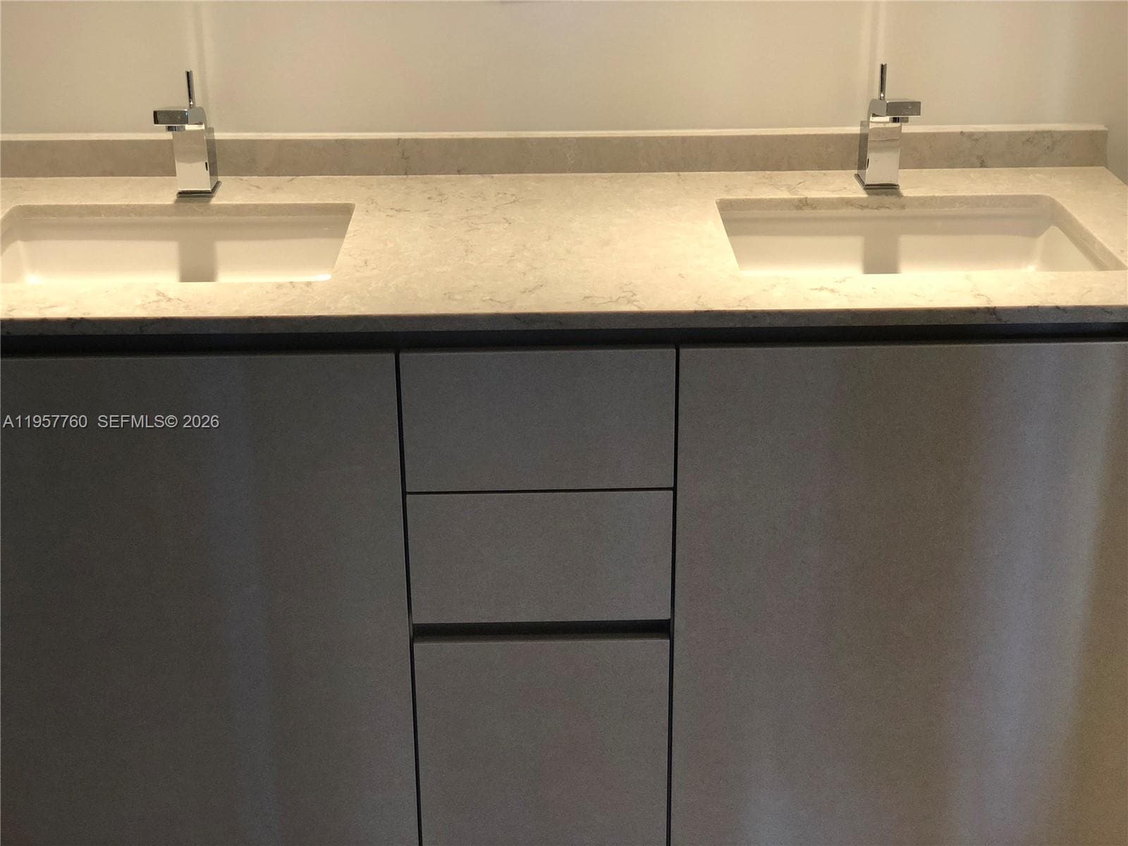 Building Photo - 1010 Brickell Ave