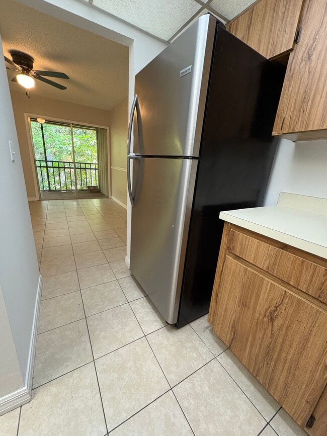 Building Photo - Top-Floor 2 Bed / 2 Bath Condo in Sought-After Lakeside Community – Deltona, FL