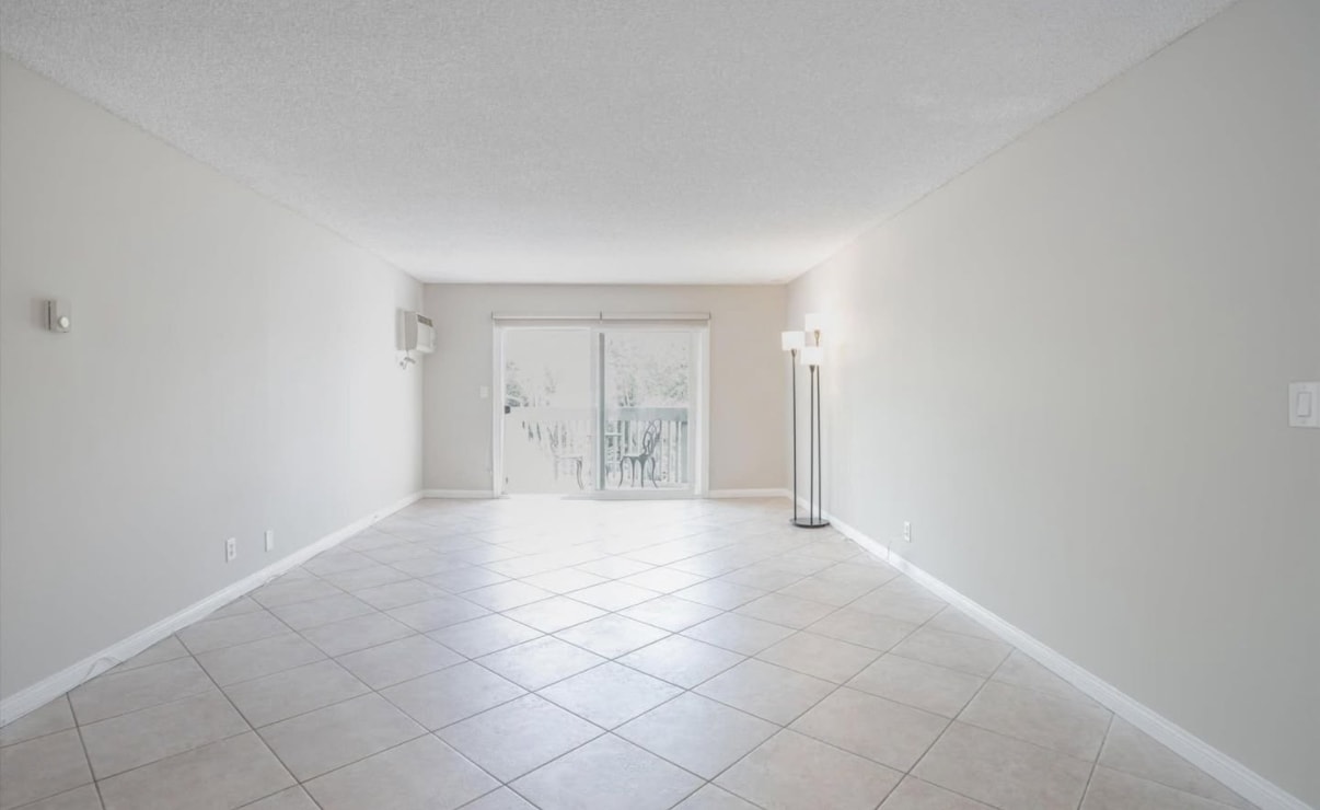 Building Photo - 8577 Rugby Dr