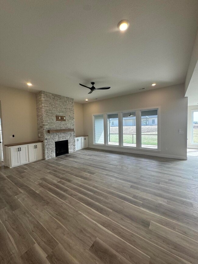 Building Photo - 5316 Buttercup Dr