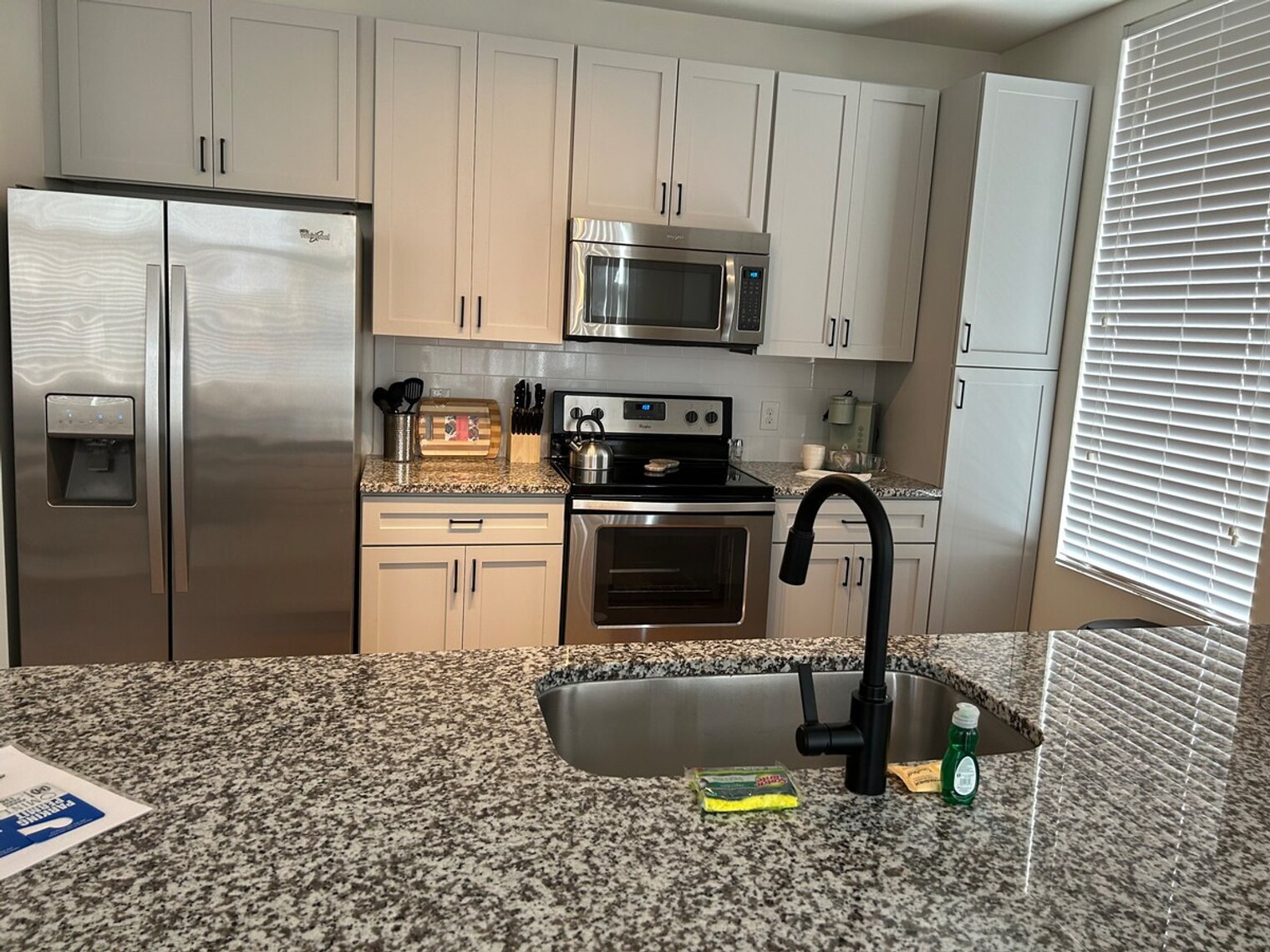 Building Photo - 401 W Trade St