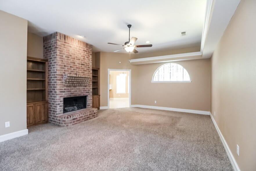 Building Photo - 752 Bryan Dr