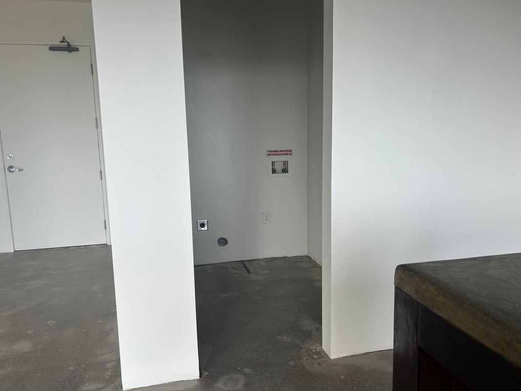 Building Photo - 2404 Wilshire Blvd