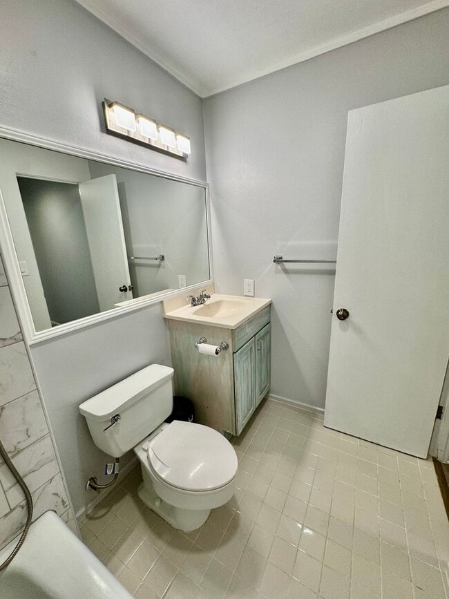 Building Photo - 3/2/2 Townhome at Village Green