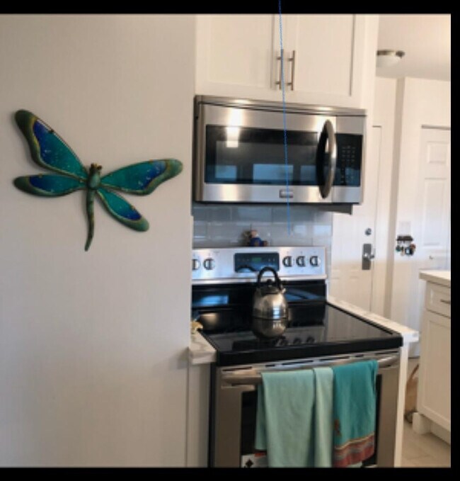 Building Photo - 330 Ave