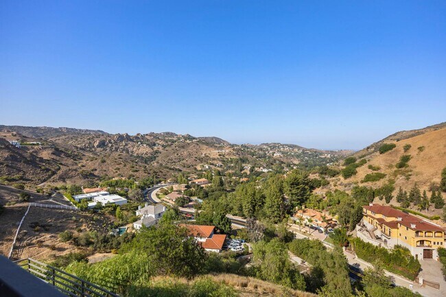 Building Photo - Modern Elegance Meets Scenic Privacy in Be...