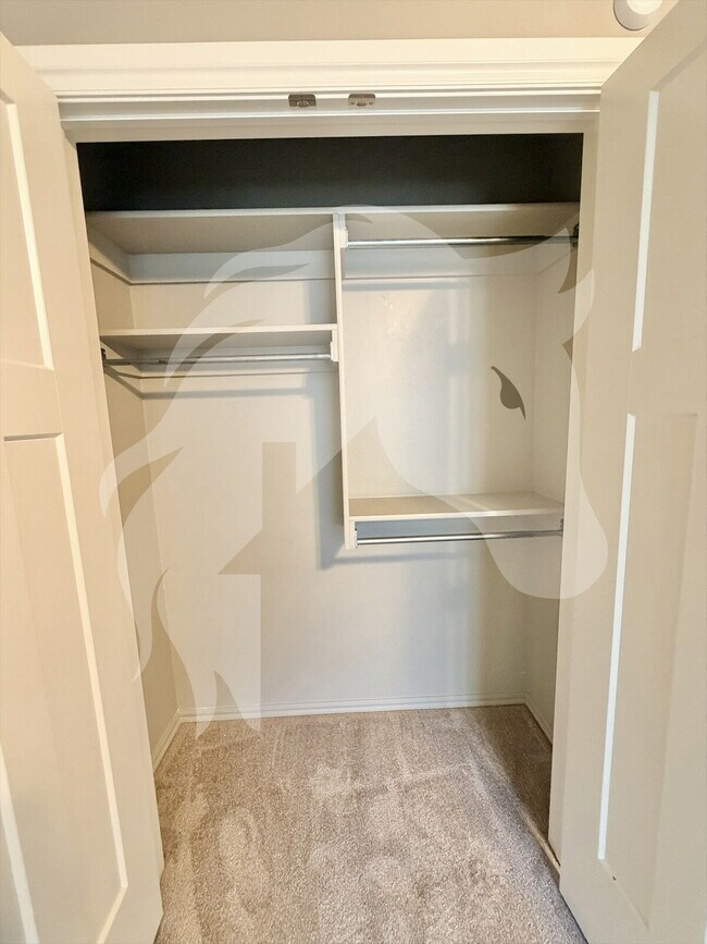 Building Photo - "Stunning 4-Bed Gem with Granite Touch & C...