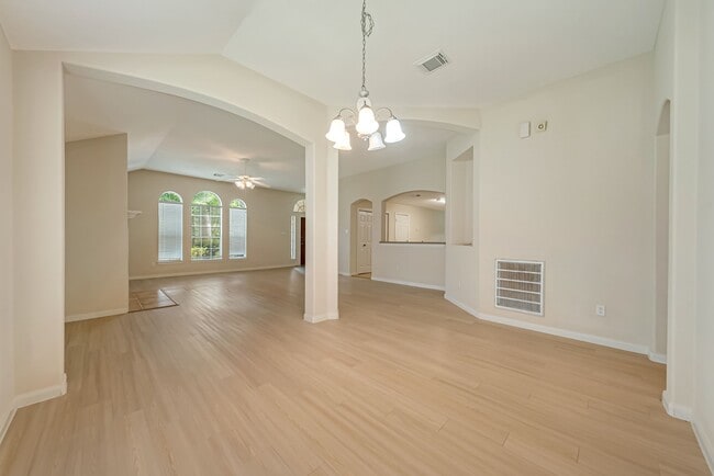 Building Photo - 12810 Lakeshore Dr