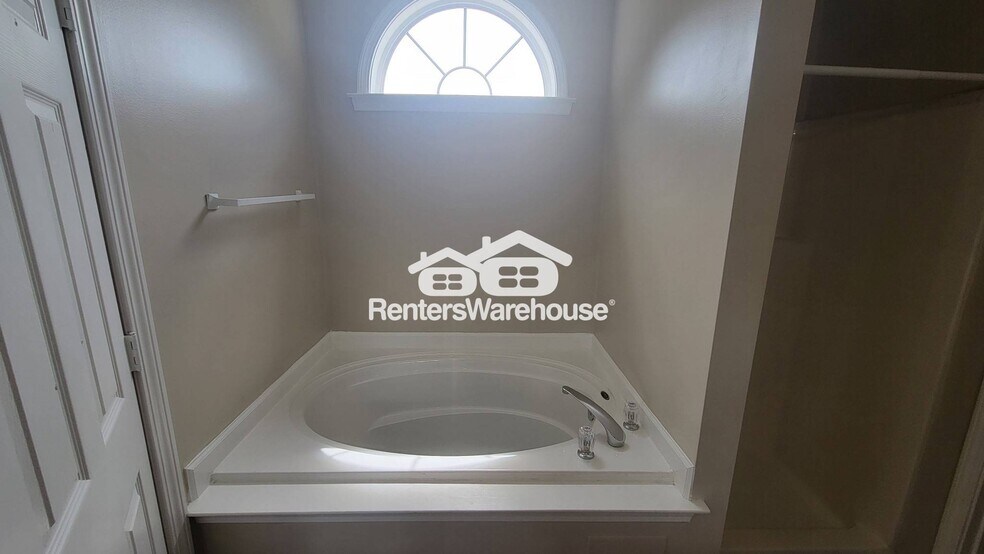 Building Photo - 1353 Isleworth Cir