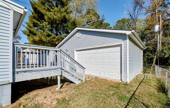 Building Photo - 10315 St Arthur Ln