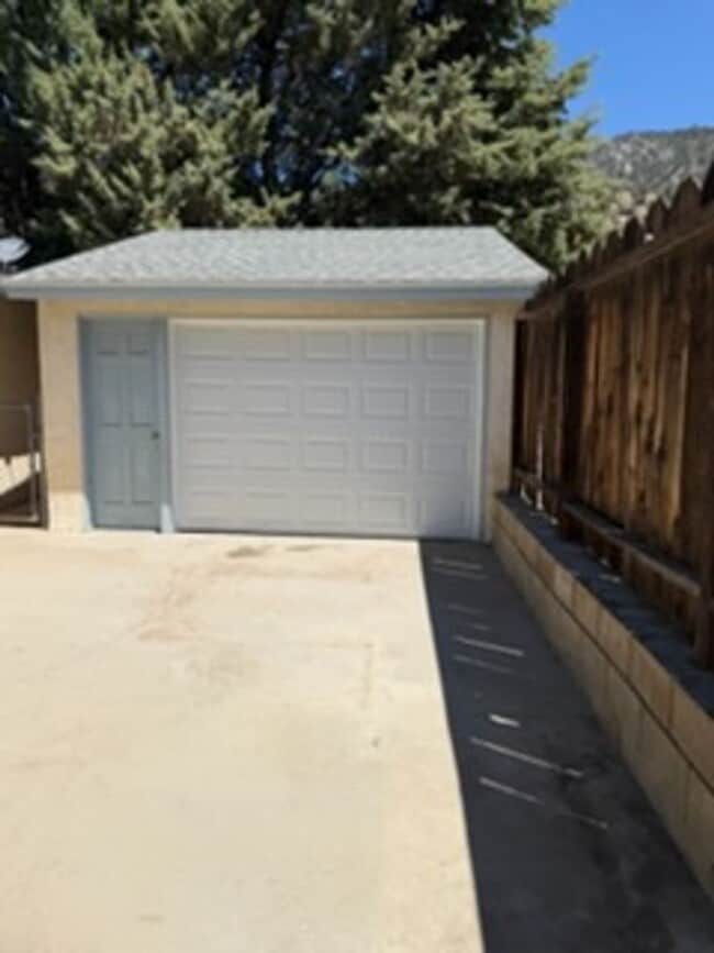 Building Photo - 6641 Ivins Dr